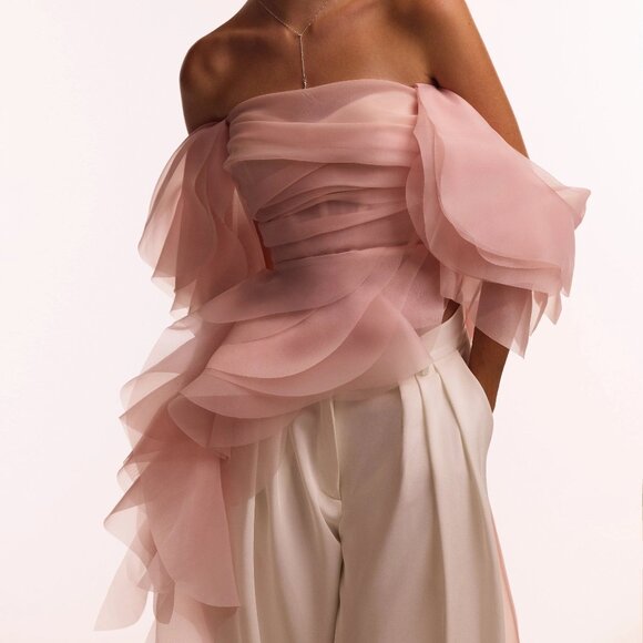 Milla Tops - Milla Dreamy off-shoulder blouse with meringue flounces in misty rose